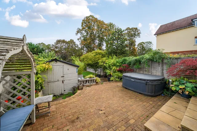 Cross Way, Harpenden, AL5