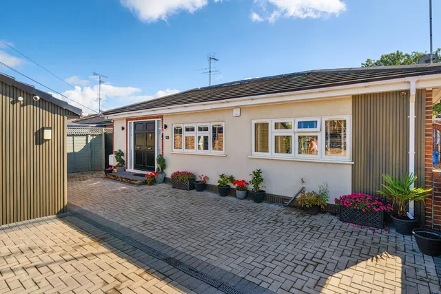 Coppermill Road, Wraysbury, TW19