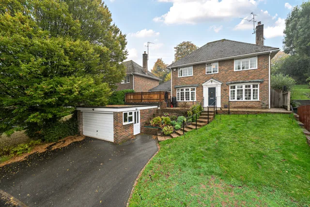 Ash Combe, Chiddingfold, GU8