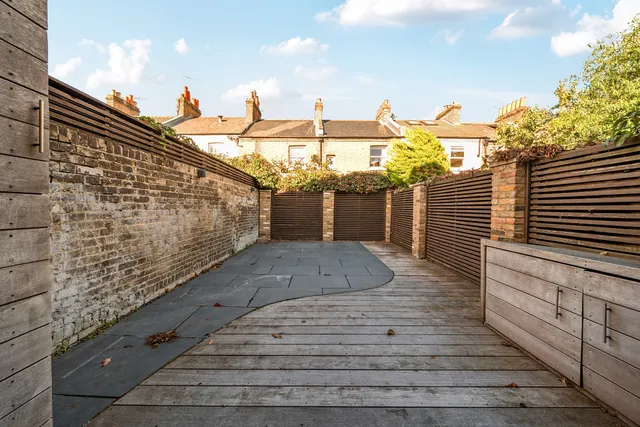 Devereux Road, Windsor, SL4