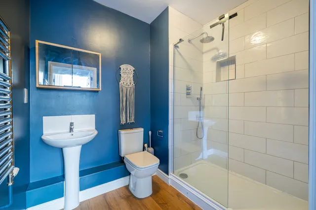 330 Garratt Lane, London, SW18