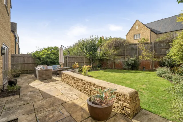 Griffiths Close, Cirencester, GL7