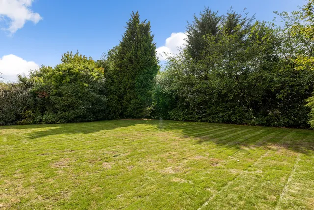 Oakland Close, Horsham, RH13