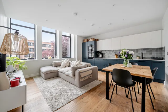 Littleworth Road, Esher, KT10