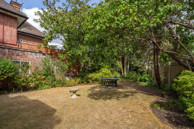Farm Avenue, London, NW2