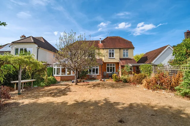 York Road, Farnham, GU9