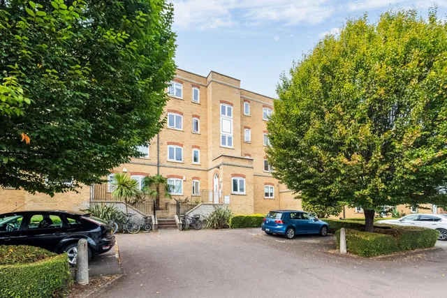 Ferguson Close, London, E14