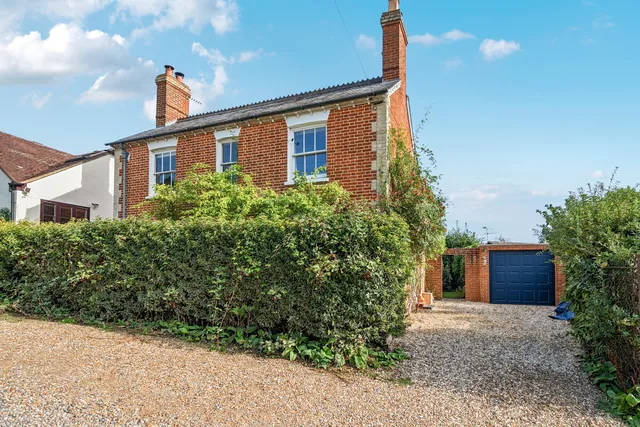 West End Grove, Farnham, GU9
