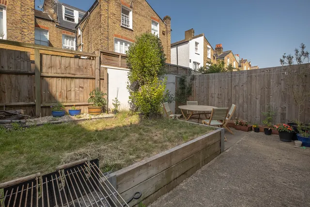 Sisters Avenue, London, SW11