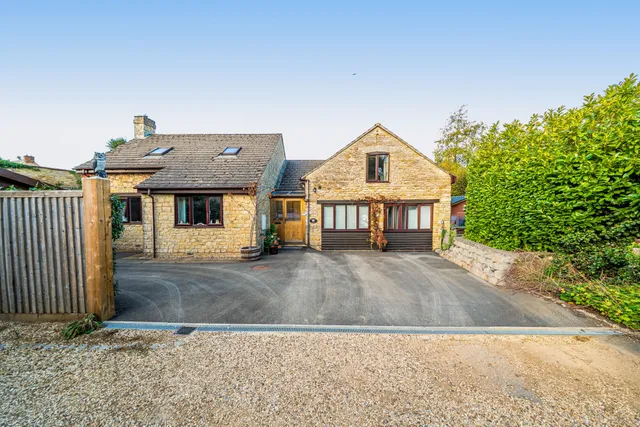 Baker Street, Farthinghoe, NN13