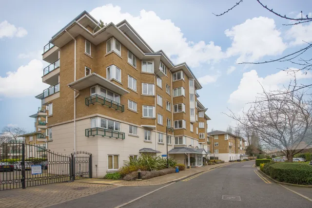 4 Strand Drive, Richmond, TW9