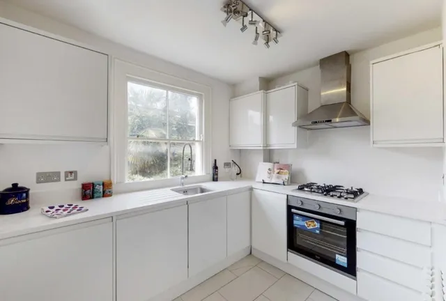 Warwick Avenue, London, W9