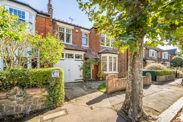 Collingwood Avenue, London, N10