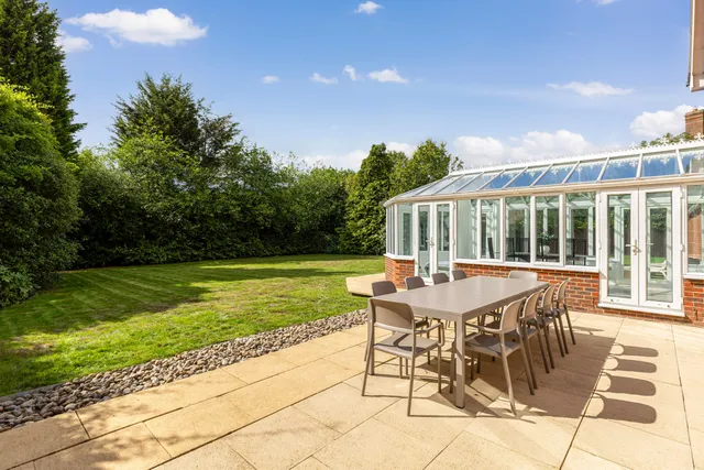 Oakland Close, Horsham, RH13