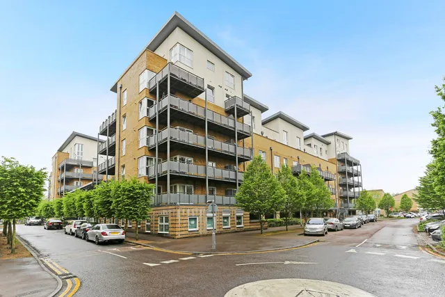 Metropolitan Station Approach, Watford, WD18