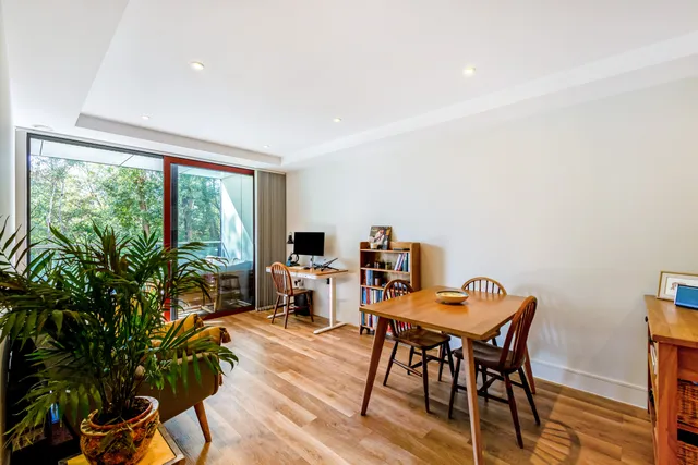 36 Knaresborough Drive, London, SW18