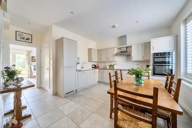 Charlotte Avenue, Chichester, PO19