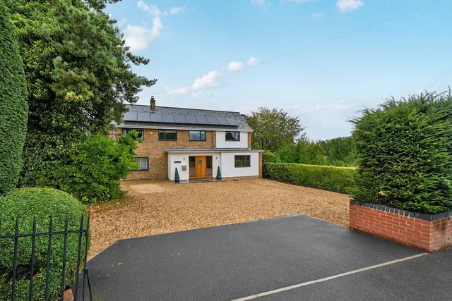 Salisbury Road, Marlborough, SN8