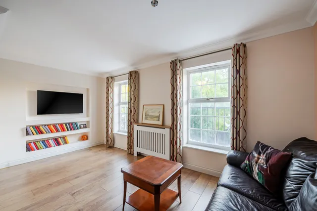 Cavendish Walk, Epsom, KT19
