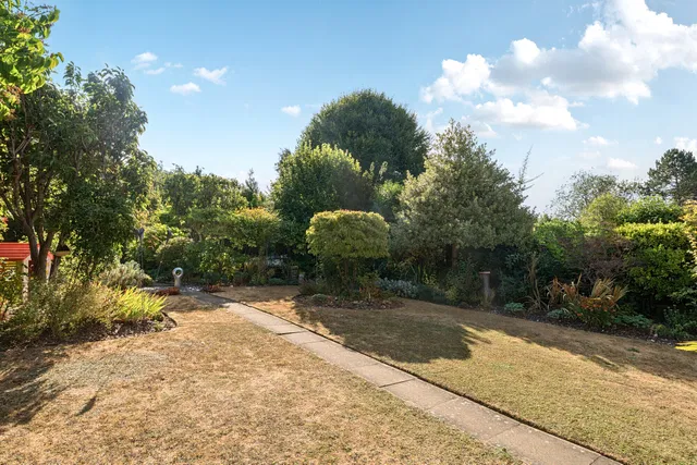 Garlichill Road, Epsom, KT18