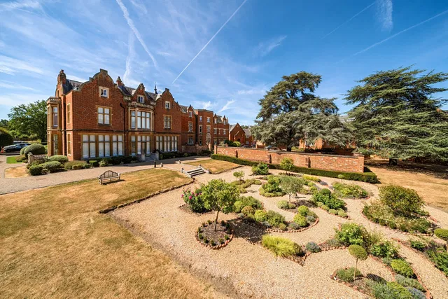 Longbourn, Windsor, SL4