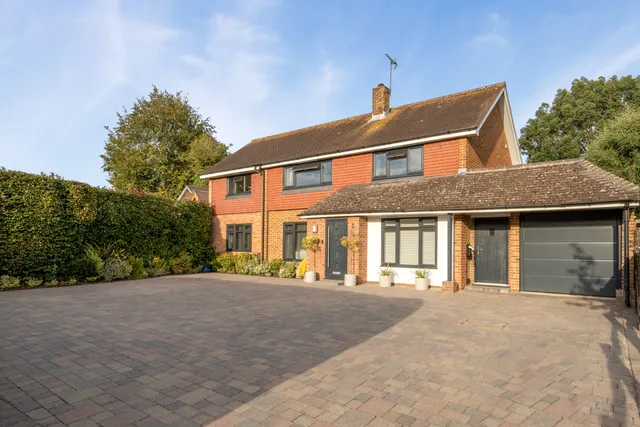 Comptons Lane, Horsham, RH13