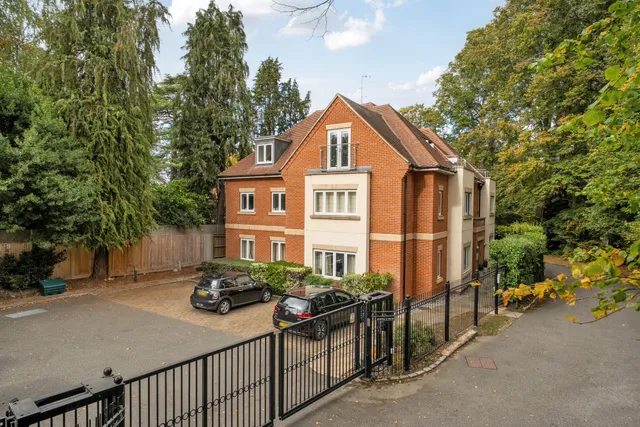 London Road, Sunningdale, SL5