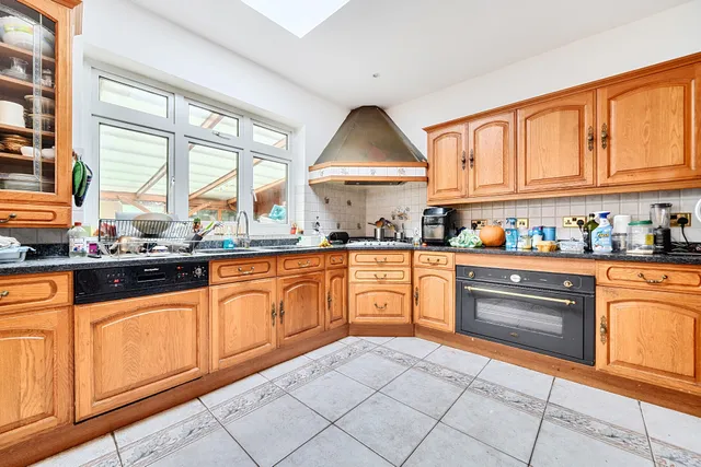 Greenway, Totteridge, N20