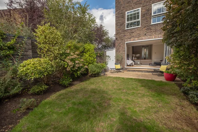 Wellesley Road, Twickenham, TW2