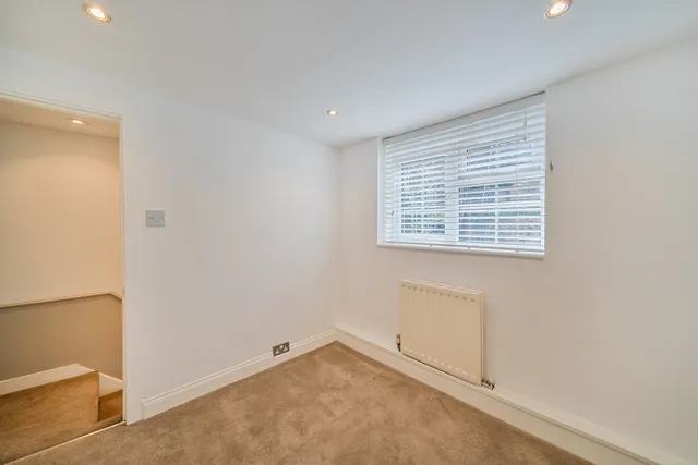 Red Lion Lane, Farnham, GU9