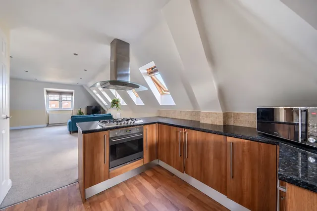 Hersham Road, Walton-On-Thames, KT12