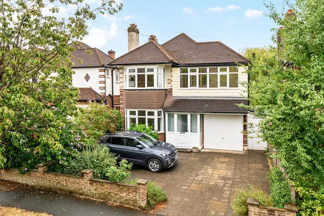 Medina Avenue, Esher, KT10