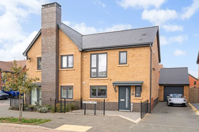 Muntjac Drive, Stratford-Upon-Avon, CV37