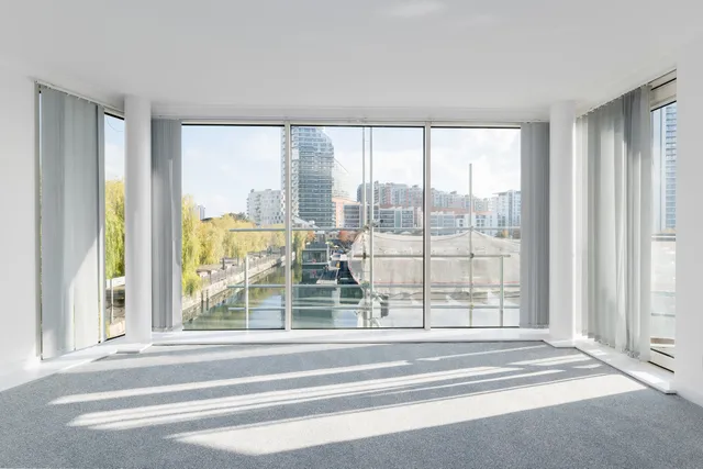 Boardwalk Place, London, E14