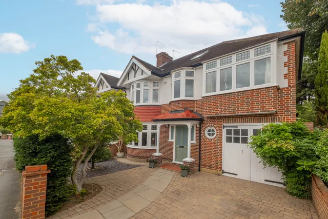 Popes Avenue, Twickenham, TW2