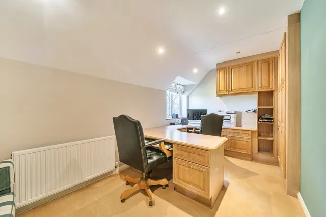Redhill Common, Redhill, RH1