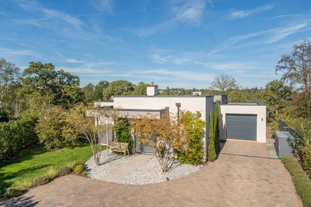 Peace Meadow Close, Lower Bourne, Farnham, GU10