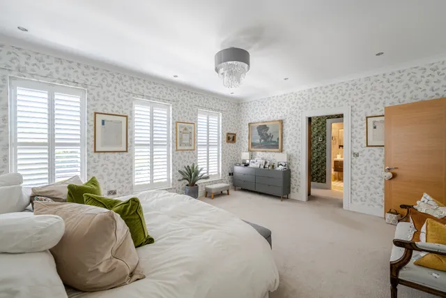 Pine Lodge Way, Epsom, KT19