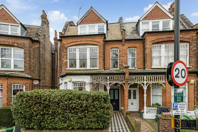 Kings Avenue, London, N10