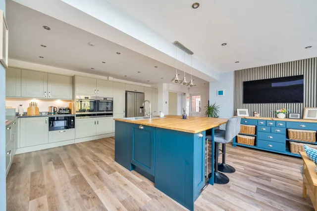 Avondale Road, Fleet, GU51