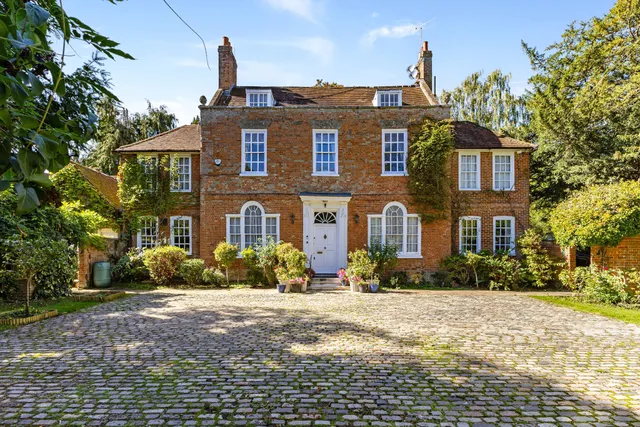 Chalk Lane, Epsom, KT18