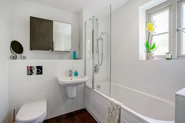Matthews Walk, Cirencester, GL7