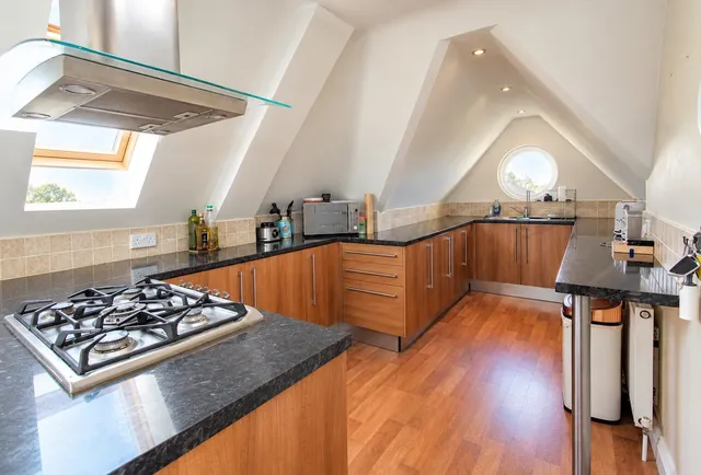 Hersham Road, Walton-On-Thames, KT12