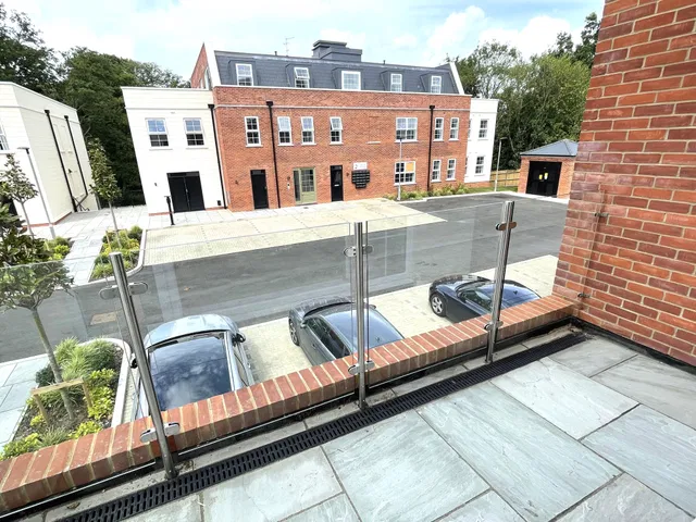 Jubilee Gardens, Weybridge, KT13