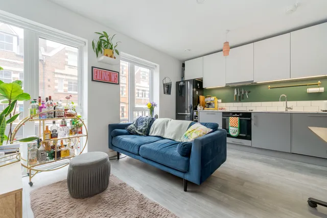 Bond Street, Ealing, W5