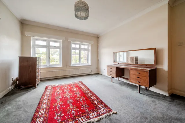 Hollycombe, Englefield Green, TW20