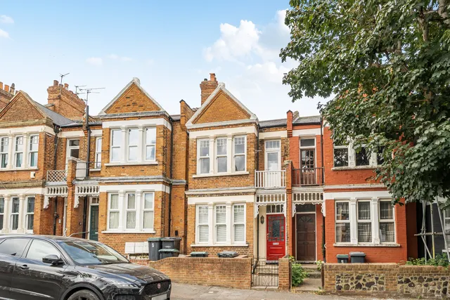 Rathcoole Gardens, London, N8