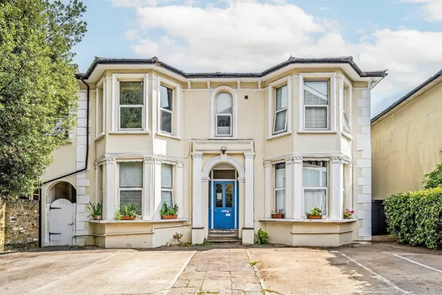 Grove Crescent, Kingston Upon Thames, KT1