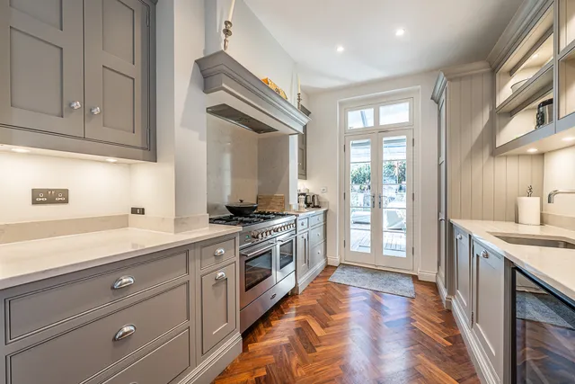 Hugh Street, London, SW1V