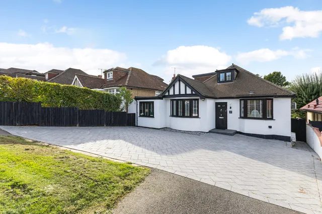 Caldecote Gardens, Bushey, WD23